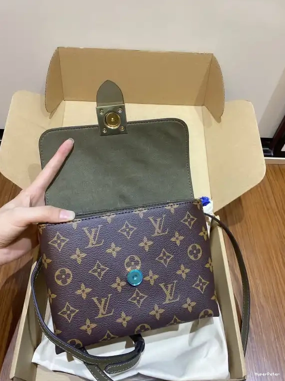 BB LOUIS VUITTON LOCKY 0518